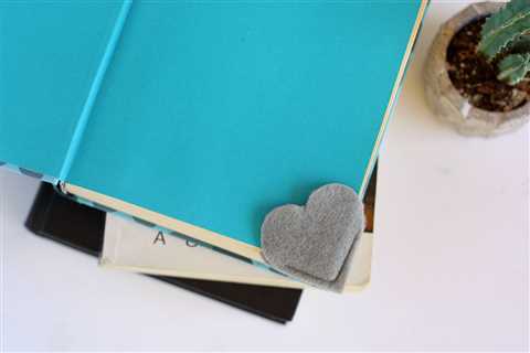 How to Craft a DIY Heart Bookmark in 3 Easy Steps