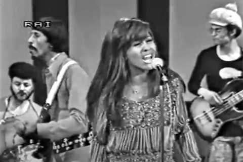 Tina Turner (RIP) Delivers a Blistering Live Performance of “Proud Mary” on Italian TV (1971)